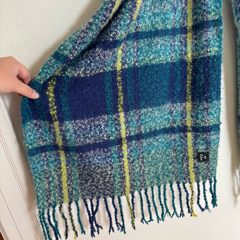 Echo Textured Scarf in Blue and Green‎ - Picture 3 of 7